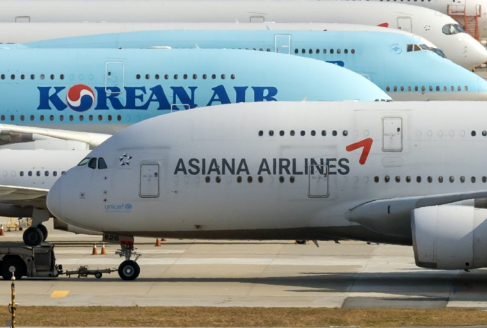Korean Air and Asiana aircraft (Courtesy of Yonhap)