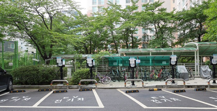 An EV charging station at an apartment complex in Anyang, South Korea, located aboveground because of fire concerns. Photo: Yonhap News/Zuma Press