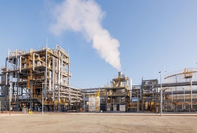 P&O　Chemical's　pitch　plant　in　Gongju,　Korea