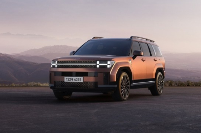 Hyundai　Motor　releases　2025　Santa　Fe　