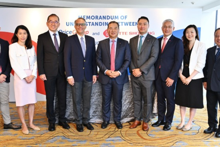 NTUC FairPrice CEO Vipul Chawla (third from left) and Lotte Shopping CEO Kim Sanghyun (fourth from left) pose after signing a partnership agreement
