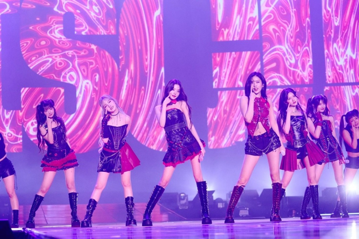 K-pop　girl　group　Ive　in　concert　on　Aug.　11,　2024,　at　the　KSPO　Dome　where　South　Korea　is　considering　hosting　Beyond　K　Festa　in　June　2025　(File　photo　by　Yonhap)