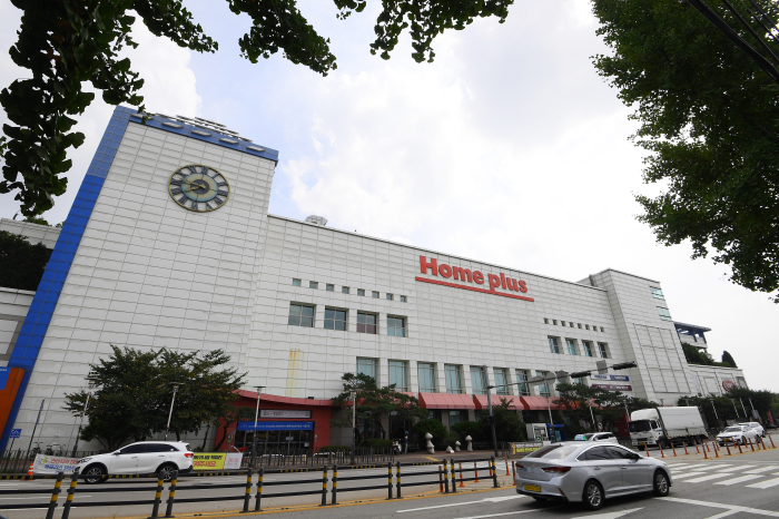 MBK acquired 100% of HomePlus for 7.2 trillion won (.6 billion) in 2015