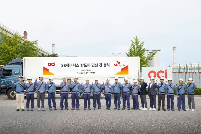OCI employees pose for a group photo after shipping the first batch of high-purity phosphoric acid to SK Hynix (Courtesy of OCI)