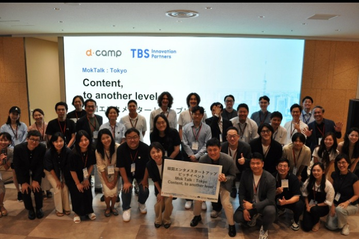 South　Korean　startup　founders　pose　after　winning　a　pitch　hosted　by　D.Camp　and　TBS　Innovation　Partners　in　Tokyo　(Courtesy　of　D.Camp) 
