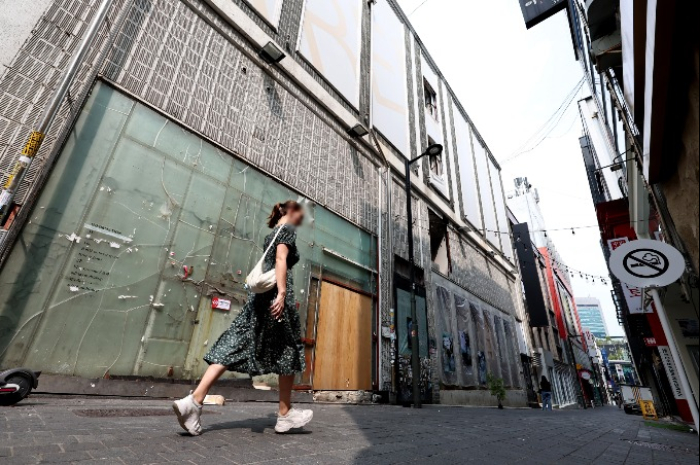 Empty shopping district in Myeongdong, Seoul (Courtesy of News1 Korea)