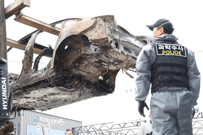The EV that caught fire in Incheon, South Korea, is sent to an automobile repair shop for analysis on Aug. 8, 2024 (File photo by News1)