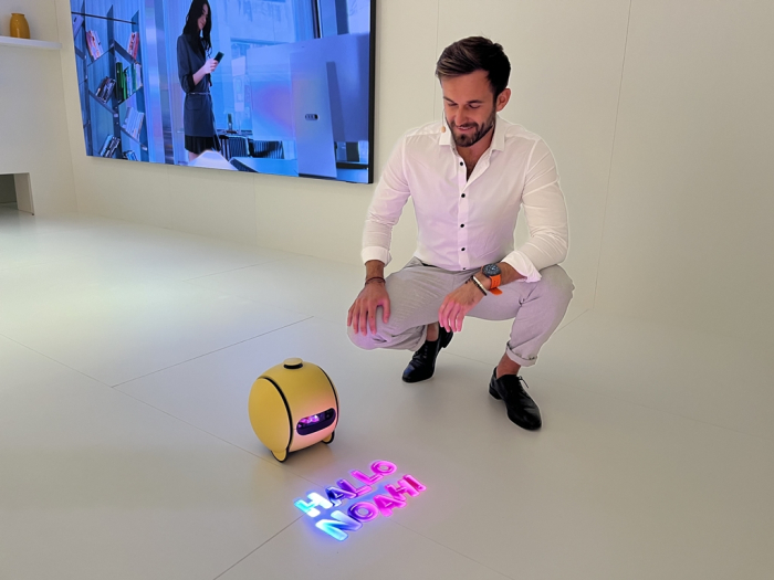 Samsung's　AI　robot　Ballie　showcased　at　IFA　2024