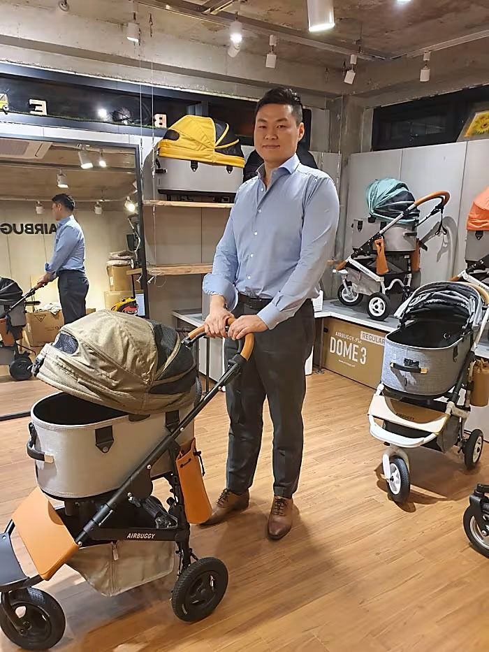 Park　Soon-jae,　head　of　Airbuggy　Korea,　says,　‘the　market　here　demands　pet　strollers.’ Photo: Park　Soon-jae