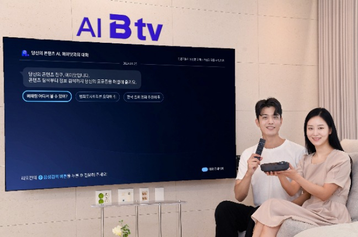 B　tv　A.　Service　demonstration　(Coutesy　of　Yonhap)