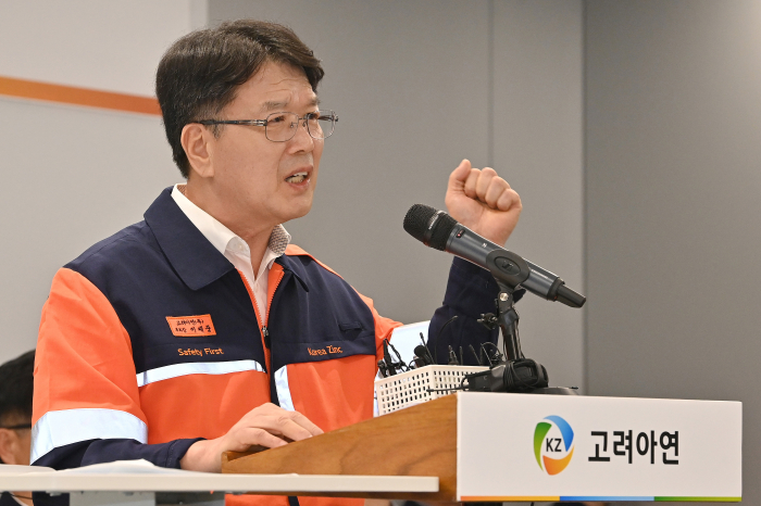 Korea Zinc Vice Chairman Lee Je-jung said in a press conference on Sept. 24 that MBK's takeover will undermine the company's competitiveness