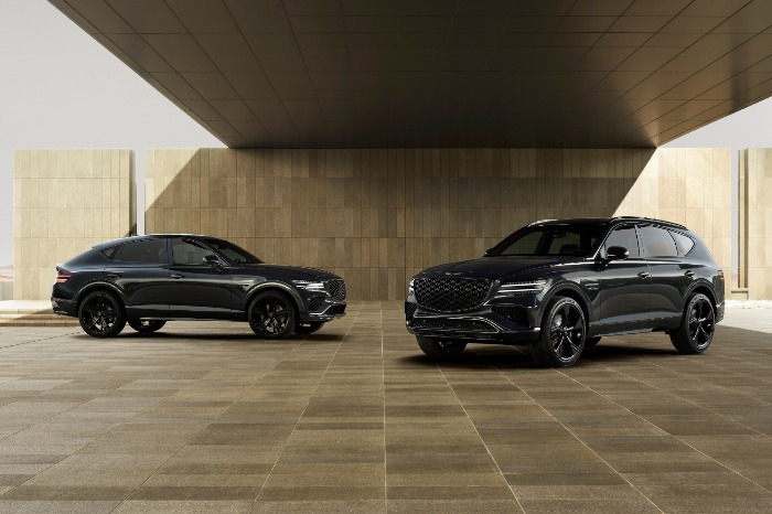 Genesis　the　GV80　Black　(left)　and　the　GV80　Coupe　Black　(Courtesy　of　Hynudai　Motor) 