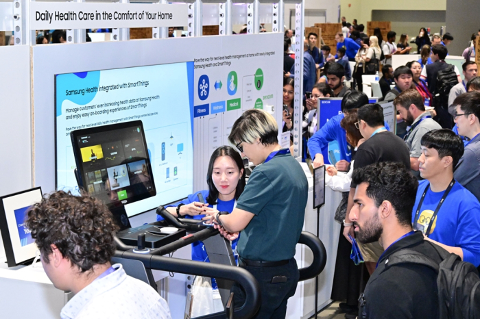 Visitors try out Samsung SmartThings devices at Samsung Developer Conference 2024