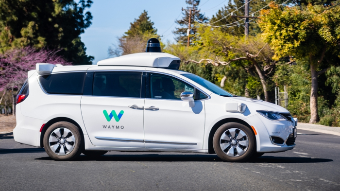 Waymo's　self-driving　car　performing　tests　on　a　street　near　Google's　offices　(Courtesy　of　Getty　Images)