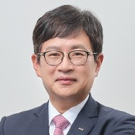 Park　Il　Young,　CEO　of　KIC