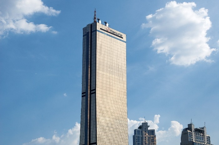 Hanwha Life Insurance's headquarters, a 63-story skeyscaper in Yeouido, Seoul