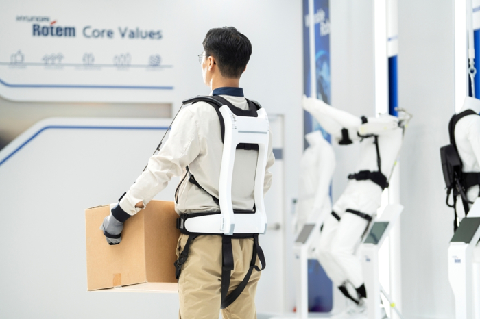 Hyundai　Rotem's　wearable　robot　H-frame