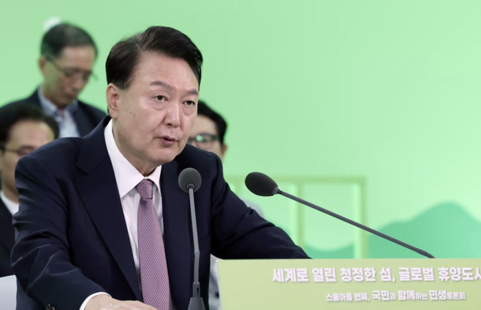 President　Yoon　Suk　Yeol　speaks　at　a　policy　debate　at　the　Jeju　Free　International　City　Development　Center　on　Jeju　Island