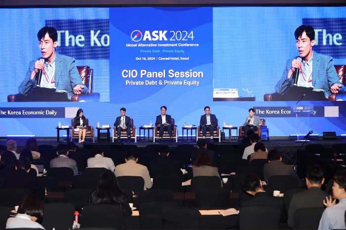 Suh Won Cheol (on screen), CIO of KBIZ-Korea Federation of SMEs' savings arm, speaks during a panel session at ASK 2024