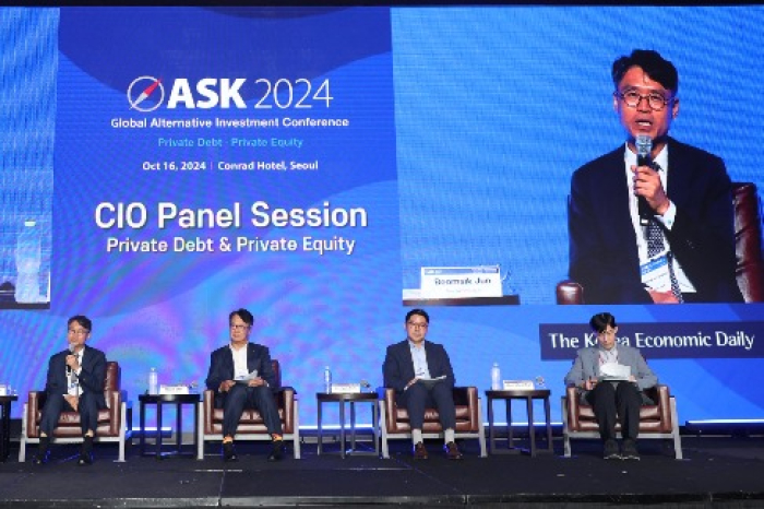 Jun Beomsik (on screen), CIO of Teachers' Pension, speaks during a panel session at ASK 2024