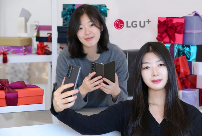 Samsung's Galaxy Z Fold Special Edition at an LG Uplus outlet