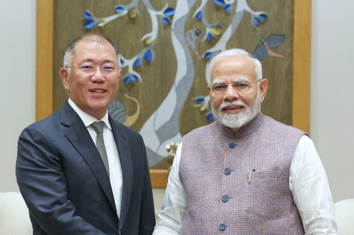 Hyundai Motor Group Chairman Chung Euisun (left) and Indian Prime Minister Narendra Modi (Courtesy of Hyundai Motor)
