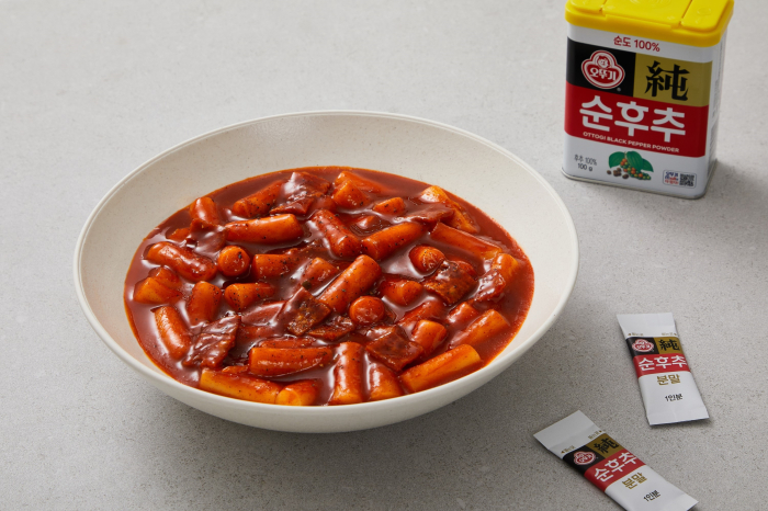 Ottogi's tteokbokki simmered in hot red chili sauce