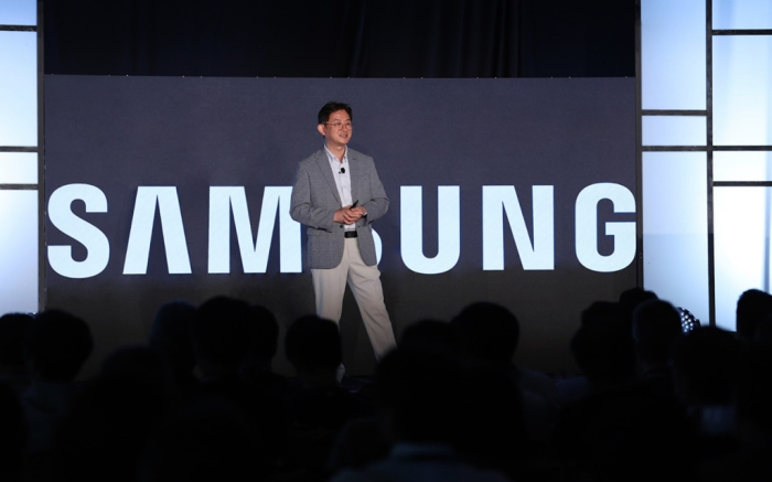 A Samsung executive unveils the company's NAND strategy at FMS 2024, the international annual meeting of flash memory chipmakers in Silicon Valley