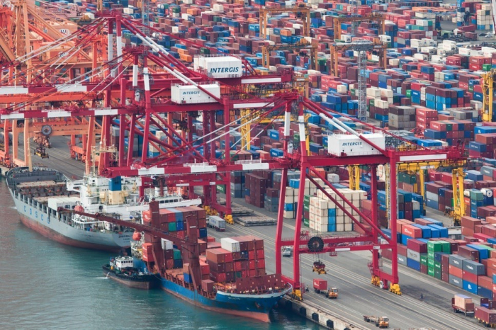 Container　terminals　at　a　South　Korean　port　(File　photo　by　the　Ministry　of　Trade,　Industry　and　Energy)