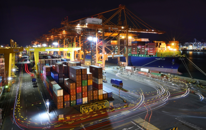 Exports　are　South　Korea's　key　growth　engine