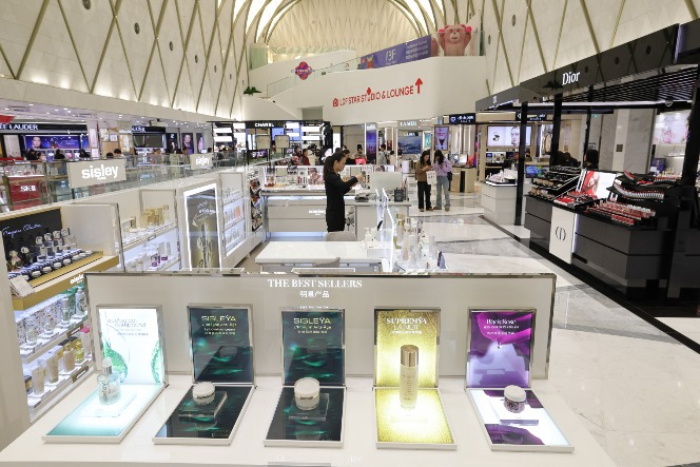 A　duty-free　store　in　downtown　Seoul