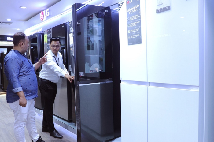 A customer checks out a refrigerator at an LG Electronics store in India (File photo by LG)