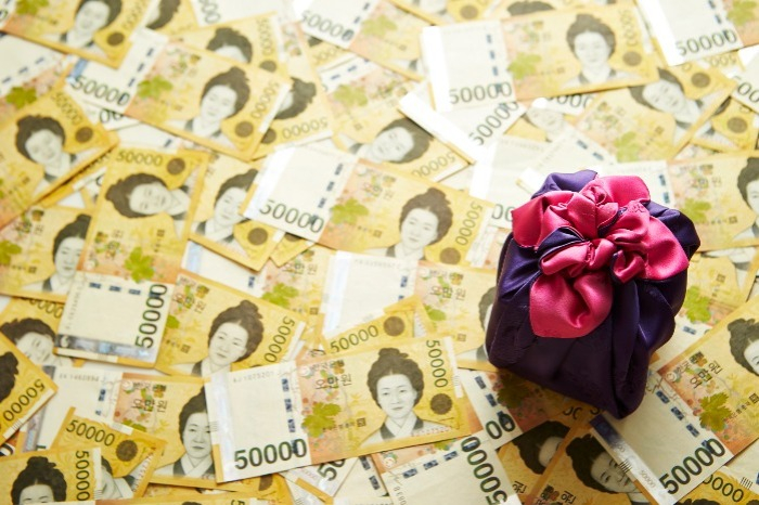 South　Korean　50,000-won　banknotes　(Courtesy　of　Getty　Images)