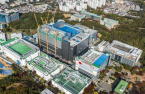 Samsung vows to regain chip lead with new R&D center