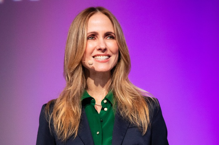 Dana　Walden,　co-chairman　of　Disney　Entertainment,　speaks　at　the　2024　Disney　APAC　Content　Showcase　(Courtesy　of　the　Walt　Disney) 