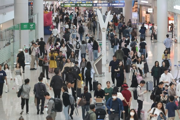 S.Korean overseas card spending posts record .71 bn in Q3