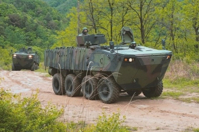 Hyundai　Rotem's　wheeled　armored　vehicle　K808　White　Tiger