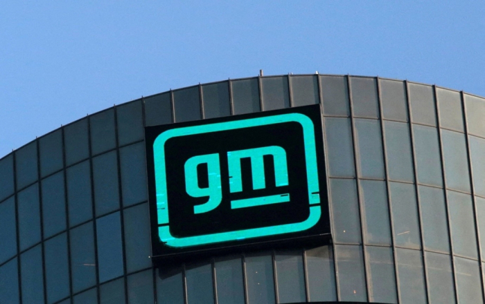 GM's logo seen on the facade of General Motors' headquarters in Detroit, Michigan (Courtesy of Reuters via Yonhap)