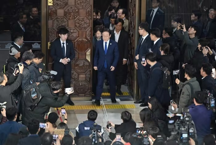 The leader of the opposition Democratic Party, Lee Jae-myung, as he left the National Assembly’s main conference hall in Seoul early Wednesday. Photo: jung yeon-je/AFP/Getty Images