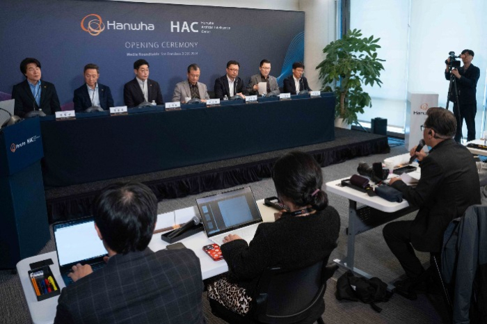 Press　conference　on　the　opening　of　Hanwha　AI　Center　on　Dec.　3,　2024　(Courtesy　of　Hanwha)