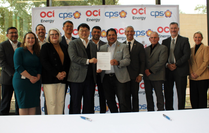 OCI Chairman Lee Woo-hyun (front, third from left) and CPS Energy CEO Rudy Garza (fourth from left) pose for a photo after signing a 20-year BESS deal