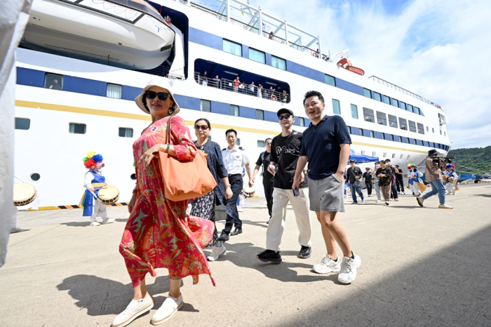 A cruise ship carrying Chinese group tourists to Jeju Island (Courtesy of Yonhap)