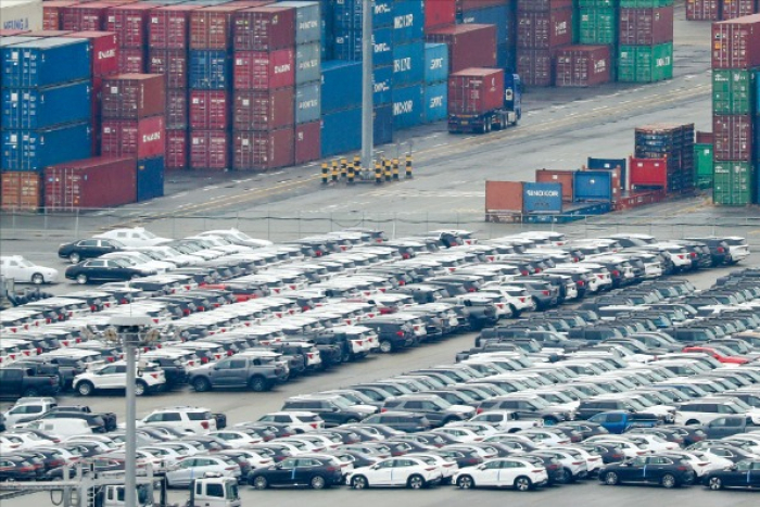 Cars prepared for export at the port of Pyeongtaek (Courtesy of New1 Korea)