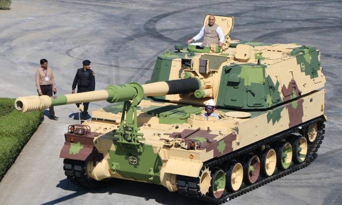 The　Indian　defense　minister　aboard　a　K9　Vajra-T　self-propelled　howitzer　at　L&T's　armored　plant　in　Hazira,　Gujarat　state　(Courtesy　of　Ministry　of　Defense　of　India)