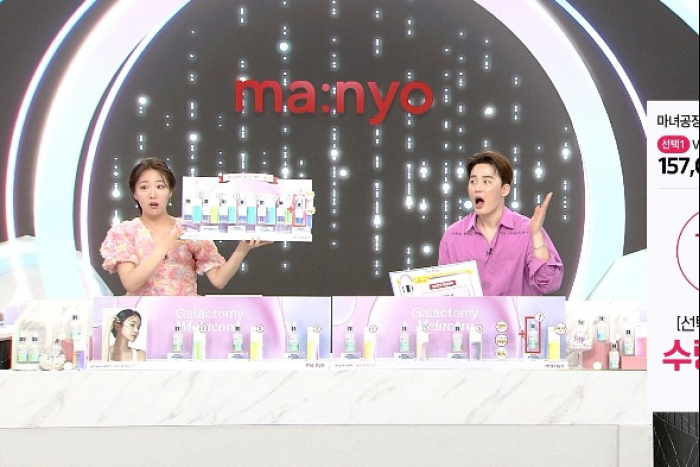 Show hosts on Korean home shopping channel GS Shop selling Manyo Factory cosmetics