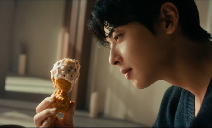 Norang Tongdak ad featuring Cha Eun-woo, a South Korean singer-songwriter and actor (File photo by Norang Tongak)