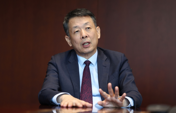 Kim　Kwang-il,　vice　chairman　of　MBK　Partners,　interviews　with　The　Korea　Economic　Daily