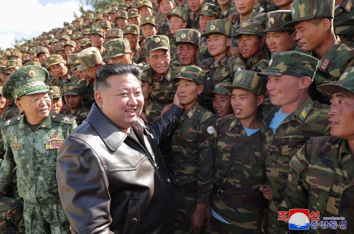 Kim Jong Un often observes North Korean military training. Soldiers must memorize the leader’s speeches. Photo: KCNA/KNS/AFP/Getty Images