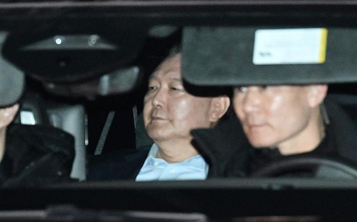 President Yoon Suk Yeol is taken to the Seoul Detention Center after being questioned at the Corruption Investigation Office for High-ranking Officials on Jan. 15, 2025 over his martial law declaration (File photo by Yonhap)