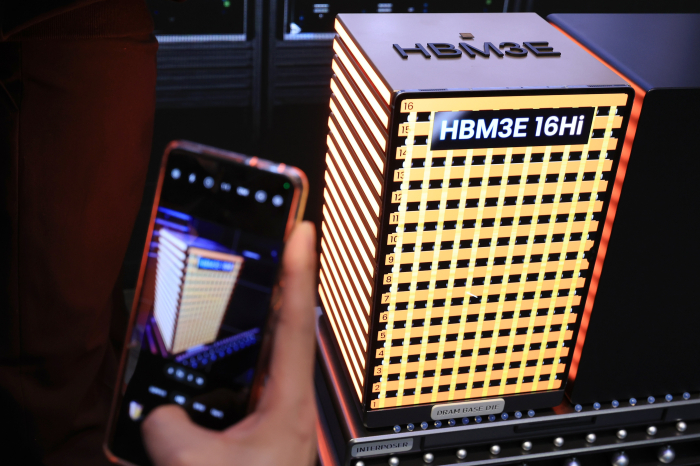 SK Hynix unveils its 16-layer HBM3E for the first time at CES 2025 (Courtesy of Yonhap)